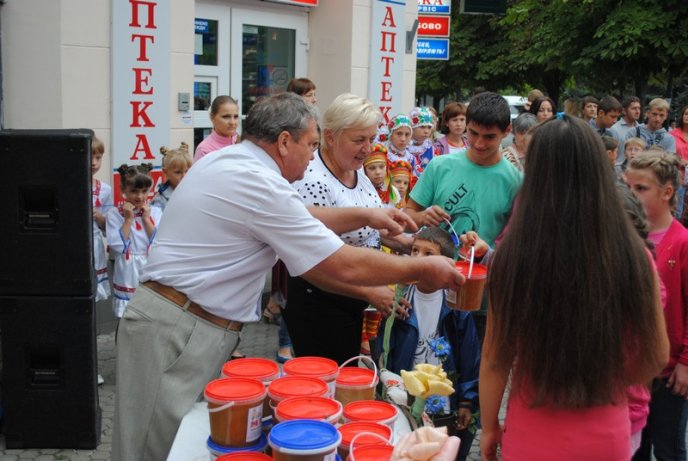 Мер Мукачева офіційно відкрив медовий ярмарок (ФОТО) – 06