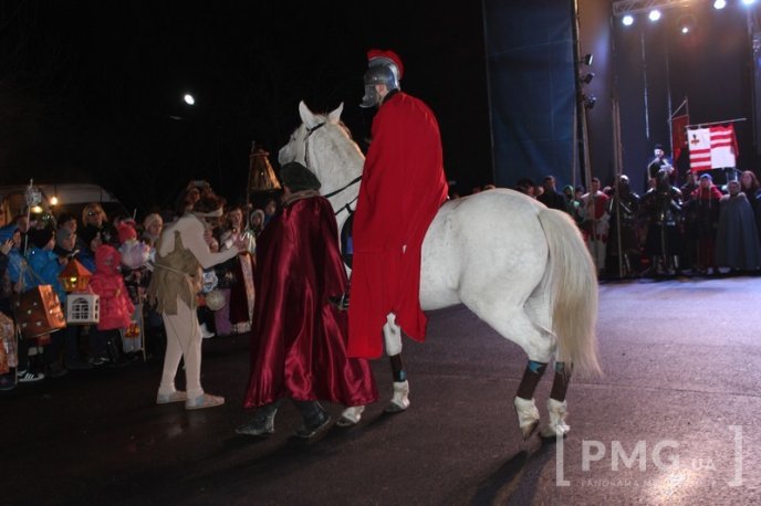 Яскраве святкування Дня святого Мартина у Мукачеві: парад ліхтариків, лицарські бої та вогняне шоу – 67 Яскраве святкування Дня святого Мартина у Мукачеві: парад ліхтариків, лицарські бої та вогняне шоу – 67