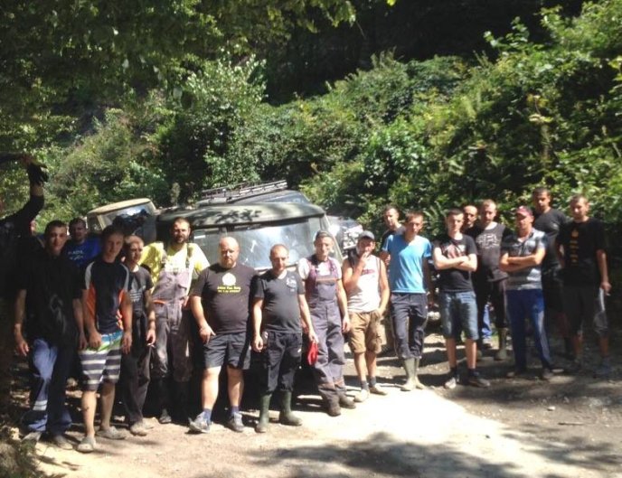 Волонтери очистили від сміття околиці села Косівська Поляна – 02