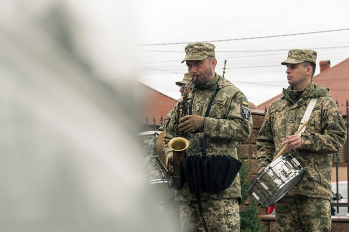 Був вірний військовій присязі: у Мукачеві провели в останню путь полеглого захисника – 06