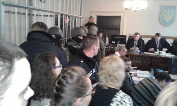 Зал переповнений, суд розпочався... Першим розглядають апеляцію бійця із позивним "Цвік" – 02