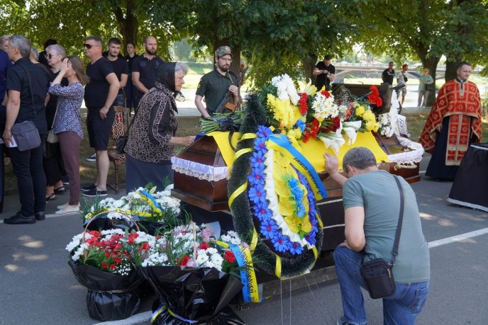 Ужгород попрощався із полеглим 40-річним Героєм – 05