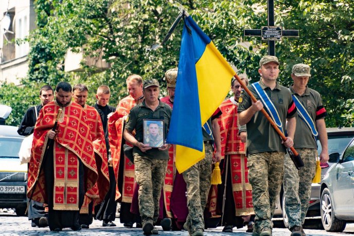 В Ужгороді попрощалися з Героєм – 01