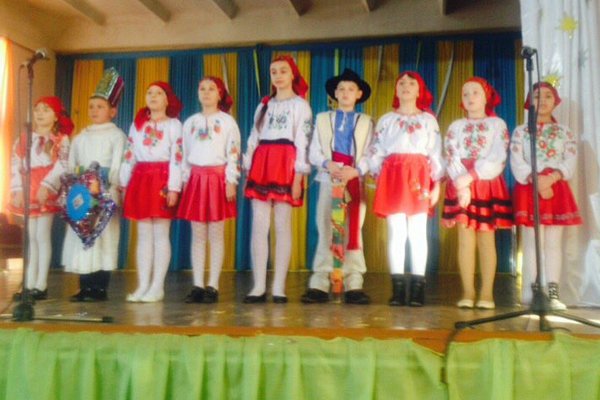Діти з сіл Тереблянської долини колядували у Буштині – 16 Діти з сіл Тереблянської долини колядували у Буштині – 16