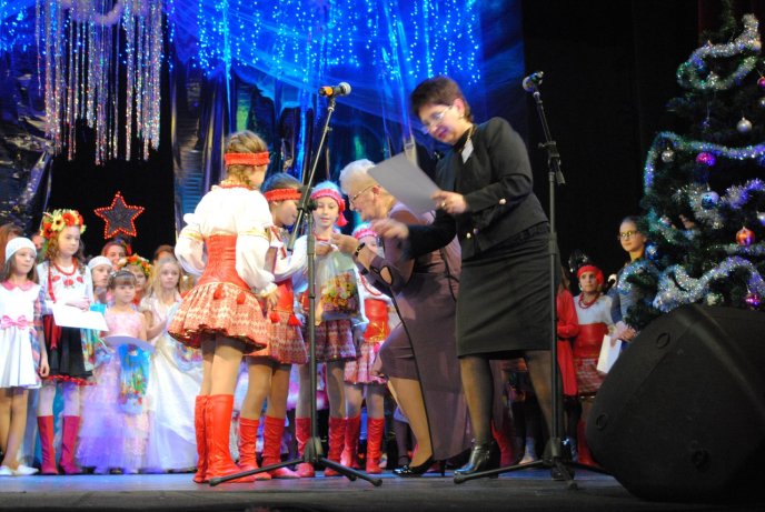 Кращих виконавців естрадної пісні назвали на "Різдвяній зіроньці - 2014" (ФОТО) – 05