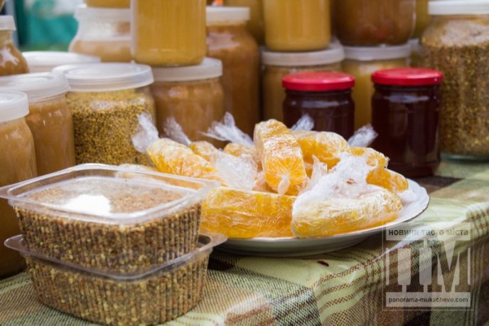 На ярмарку до Дня святого Мартина мукачівці куштують справжні ласощі (ФОТОРЕПОРТАЖ) – 09