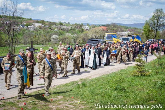 На Мукачівщині поховали загиблого на війні Героя Віктора Іньшина – 12