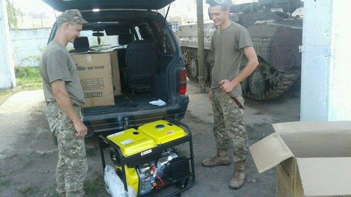 Міська влада Ужгорода передала військовій частині три міні-електростанції – 03