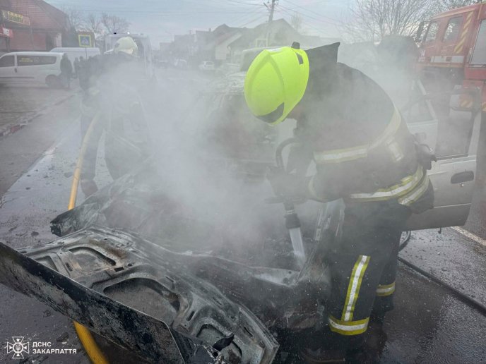 Спочатку аварія, а потім пожежа: рятувальники розповіли про ранковий випадок – 04
