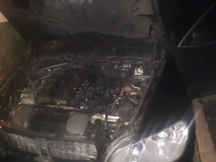 Вночі горіли три машини – 01