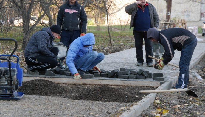 В Ужгороді капітально ремонтують кілька внутрішньоквартальних територій – 01