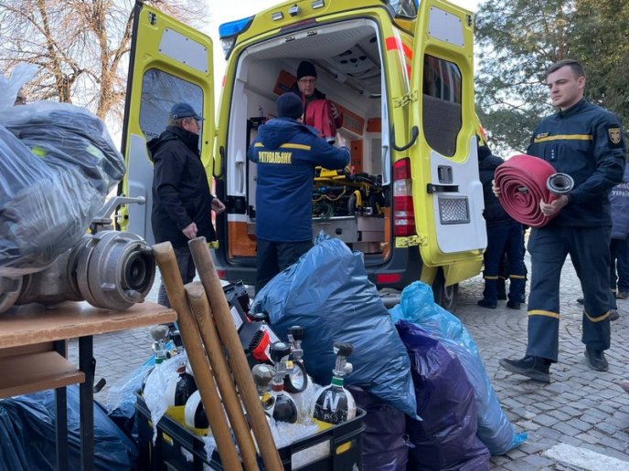 Реанімобіль та оснащення передав мукачівським медикам і рятувальникам керівник TUP GmbH – 04
