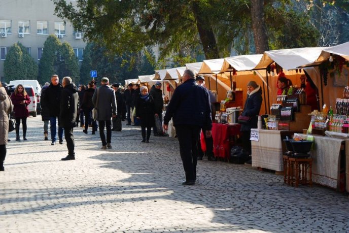 В Ужгороді розпочався триденний "Медовуха Фест" – 01