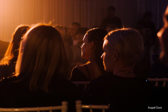 Мода заради життя: на Закарпатті відбувся ІІІ-й благодійний показ мод дизайнерки Роксолани Новак – 170