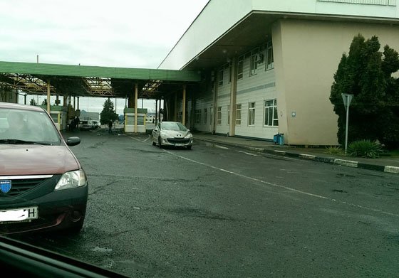 На українсько-угорському кордоні утворилася величезна черга з автомобілів – 02