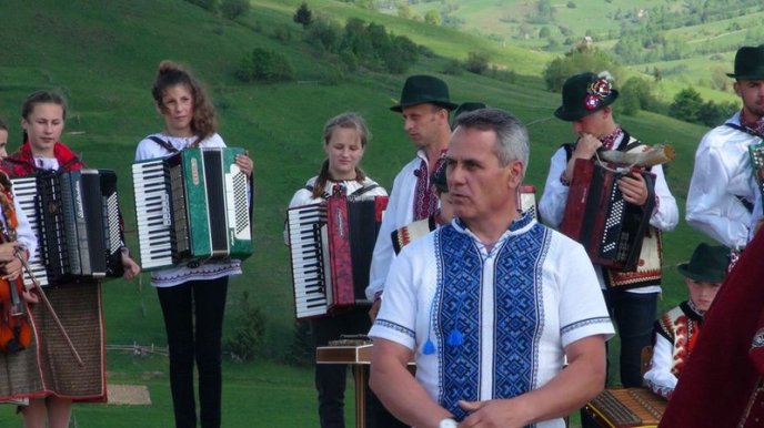 Як вівчарів на полонини проводжали – 01