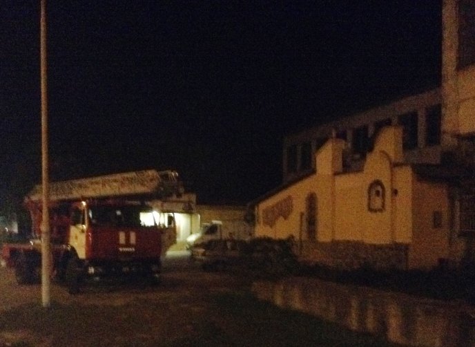 Рятувальники розповіли деталі та показали фото і відео із пожежі на заводі в Ужгороді – 02 Рятувальники розповіли деталі та показали фото і відео із пожежі на заводі в Ужгороді – 02