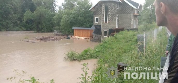 Затоплені вулиці та перекрита траса: Рахівський район накрила страшна негода – 04
