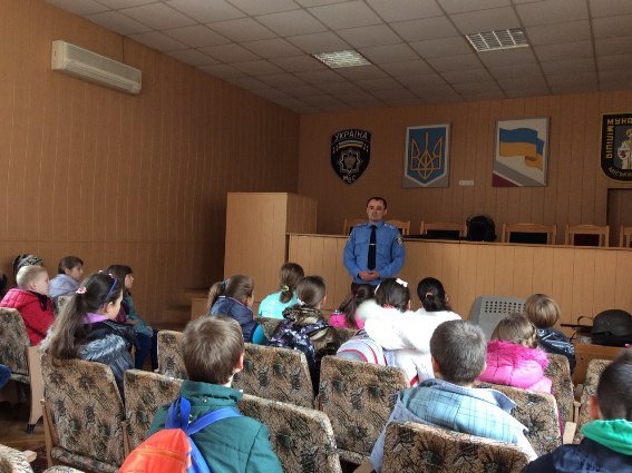 До мукачівських поліцейських завітали школярі – 02
