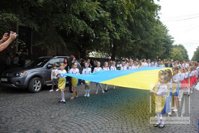 У Мукачеві до Дня Незалежності пройшов традиційний Парад вишиванок (ФОТОРЕПОРТАЖ) – 18