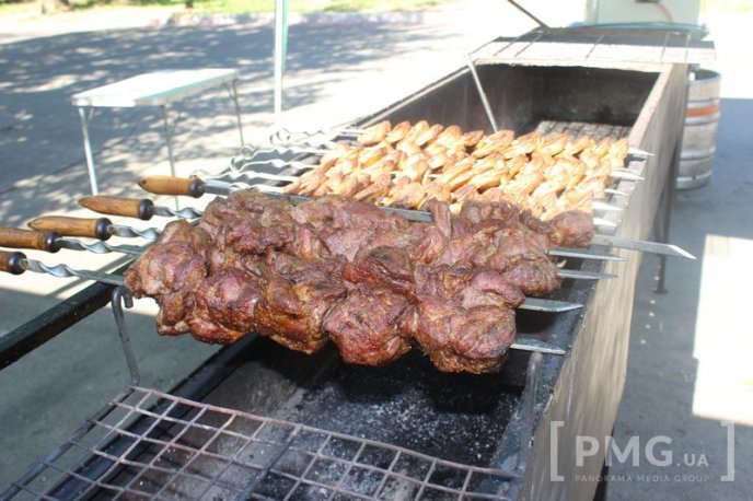 У Мукачеві розпочався фестиваль "Огинь і мнясо": асортимент та ціни – 11