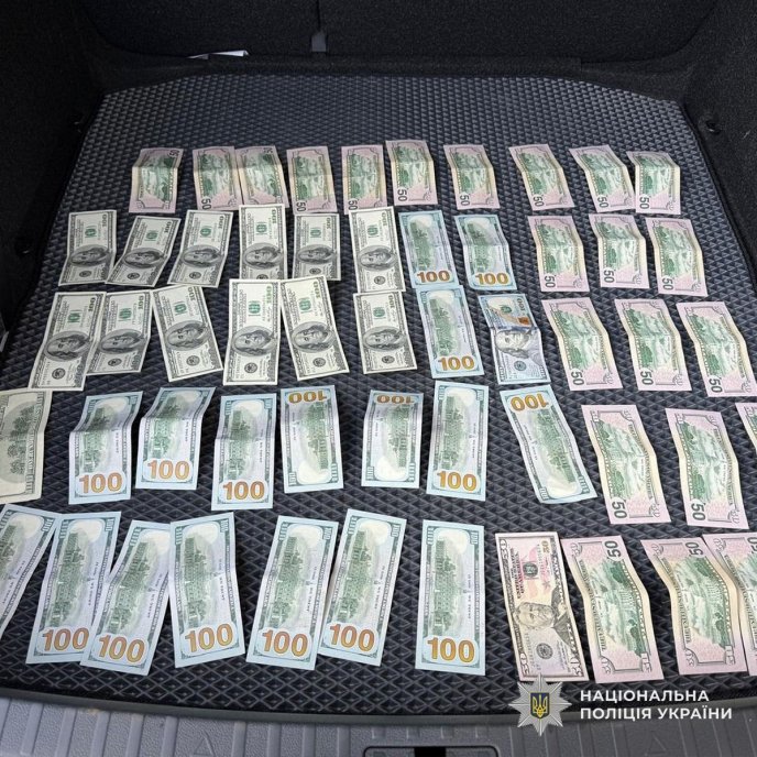 Пропонував 10 тисяч доларів: житель Мукачівщини намагався підкупити прикордонника – 05