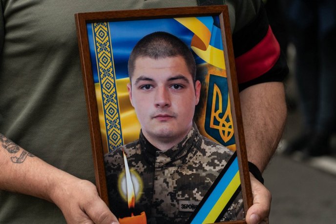 На Закарпатті поховали 21-річного Героя. Батько хлопця зник безвісти на війні – 01