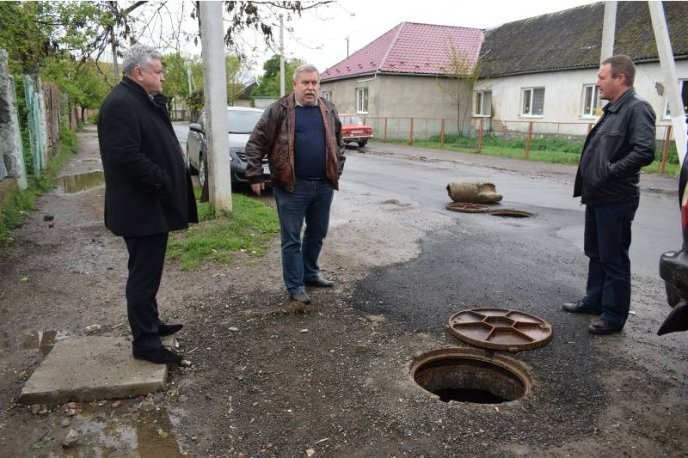 У Берегові затопило одну із вулиць міста – 02