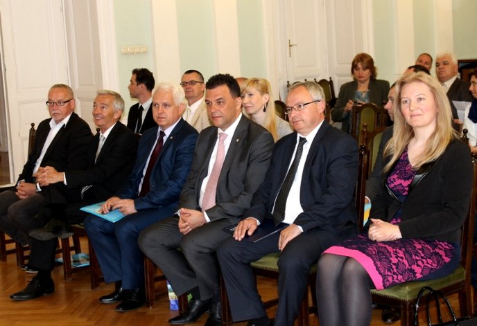 Керівництво Закарпаття підписало угоду з 10-ма регіонами Угорщини, Румунії та Сербії – 02