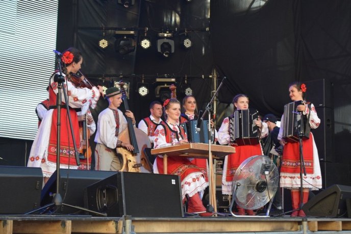 На концерті до Дня Ужгорода виступала співачка Аліна Паш – 04