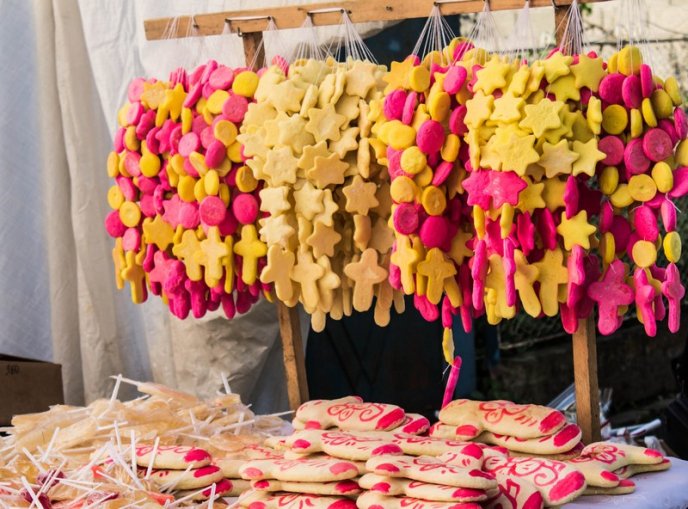 Набережна Мукачева, перед монастирем, нагадує торгову алею (ФОТО) – 15