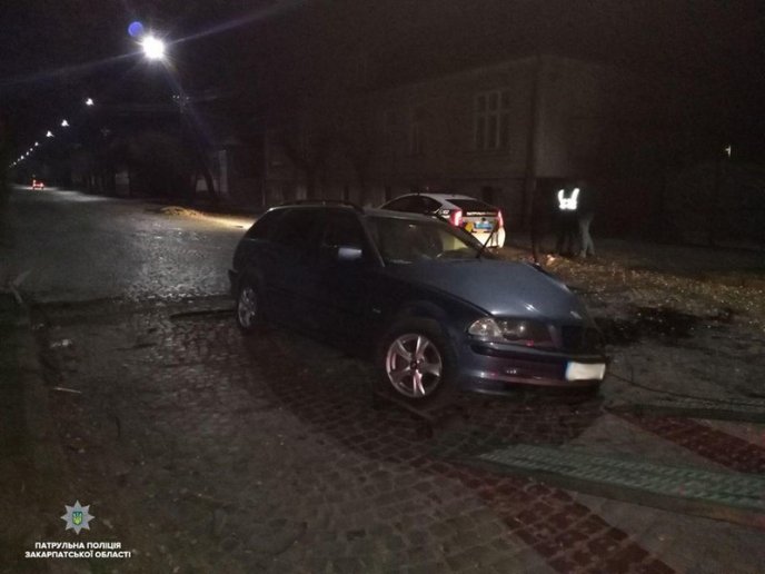 Аварія у Мукачеві: автівка врізалася в дерево – 02