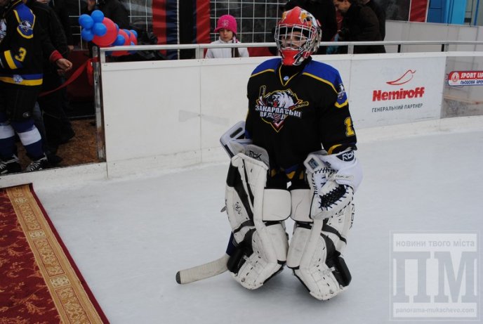 У Мукачеві урочисто відкрили льодову ковзанку (ФОТОРЕПОРТАЖ) – 05