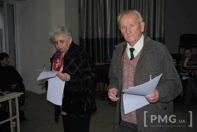 Ужгородець привселюдно порвав три бюлетені, зазначаючи при цьому, що "має право" – 10