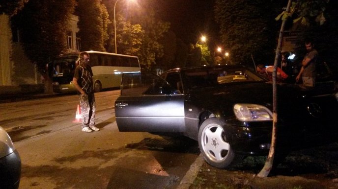 Нічна ДТП в Ужгороді: авто перекинулося – 08