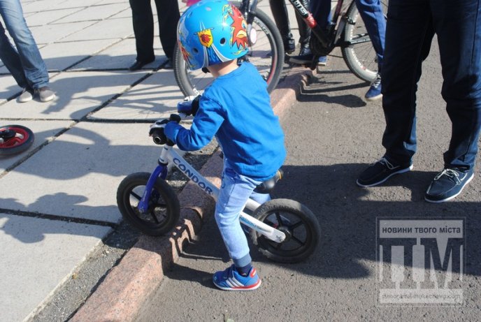 Велолюбителі Мукачева "прокатались" історичними місцями міста (ФОТО) – 07