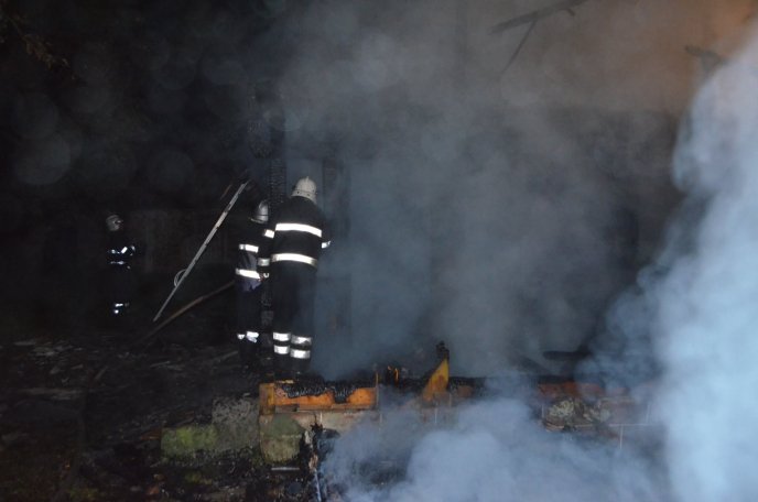 У Воловецькому районі згорів житловий будинок: загинув власник дому – 03