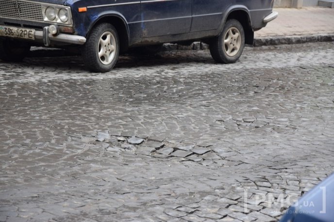Яма на ямі: дороги Мукачева вкриті вибоїнами – 19