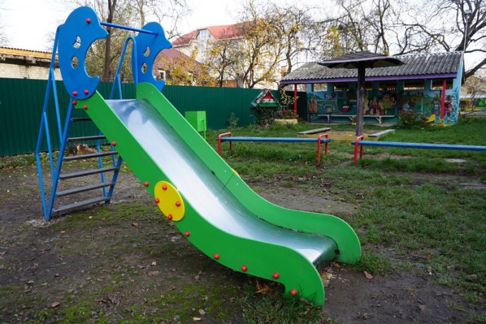 В одному з дитсадків Мукачева облаштували новий ігровий майданчик – 01
