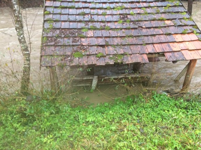 Через сильні зливи вода підтопила відомий закарпатський курорт "Лумшори" – 01 Через сильні зливи вода підтопила відомий закарпатський курорт "Лумшори" – 01