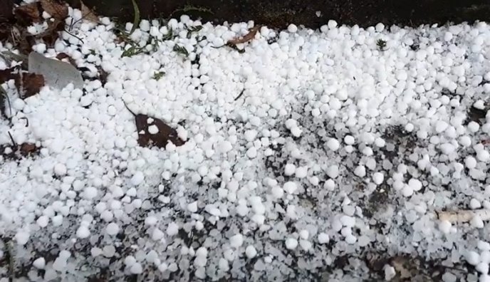 На Закарпатті сьогодні випав град – 01