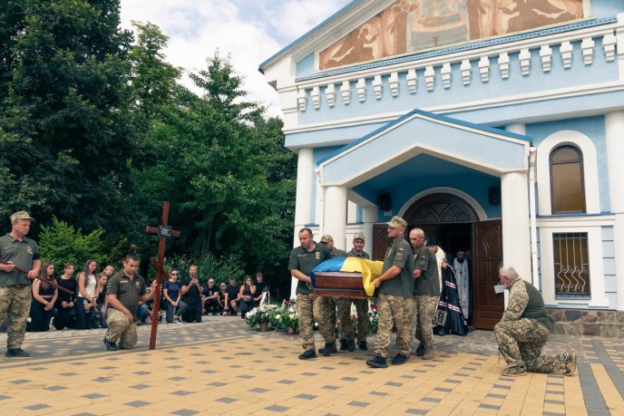 У Мукачеві поховали 24-річного захисника – 03 У Мукачеві поховали 24-річного захисника – 03