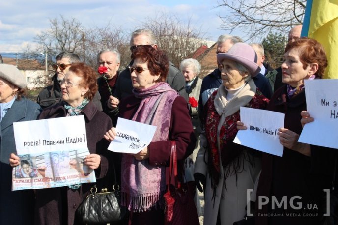 У Мукачеві пройшла акція на підтримку ув’язненої Росією Надії Савченко – 14