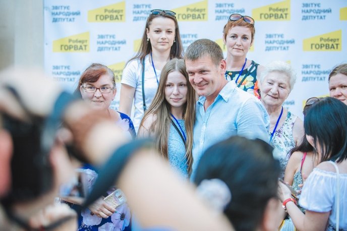 Роберт Горват зустрівся зі своїми прихильниками у замку – 18