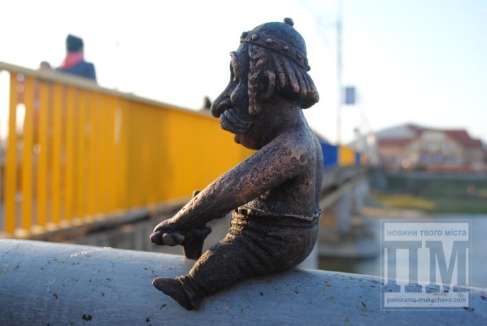 Перший міні-пам’ятник з’явився у Мукачеві (ФОТО) – 03