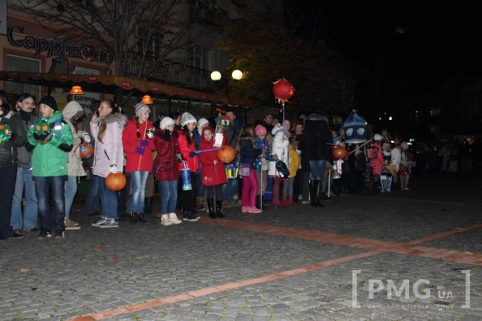 Яскраве святкування Дня святого Мартина у Мукачеві: парад ліхтариків, лицарські бої та вогняне шоу – 36 Яскраве святкування Дня святого Мартина у Мукачеві: парад ліхтариків, лицарські бої та вогняне шоу – 36