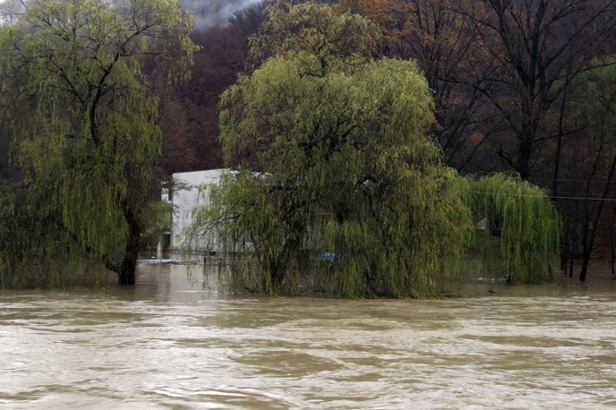 На Ужгородщині вода затопила три футбольних поля, земельні угіддя та пляж з будиночками в Оноківцях – 23 На Ужгородщині вода затопила три футбольних поля, земельні угіддя та пляж з будиночками в Оноківцях – 23