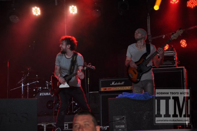 В центрі Мукачева "відгримів" концерт відомого в Україні мукачівського гурту "Without Limits" (ФОТО) – 09
