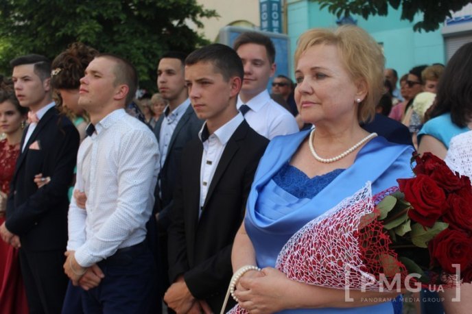 На центральній площі Мукачева проходить "Свято випускників – 2016"  – 14