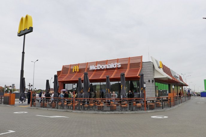 У Мукачеві відкрили McDonald’s: як виглядає, графік роботи та чи буде доставка – 02 МакДональдз Мукачево